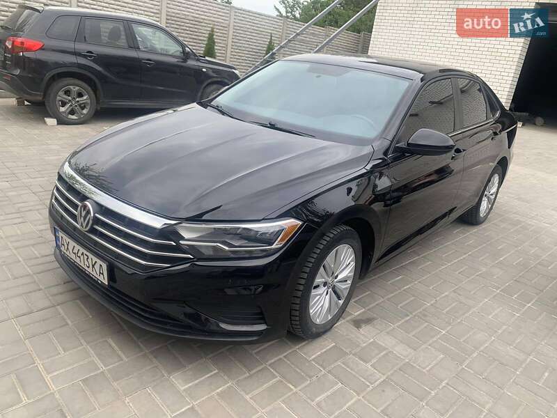 Седан Volkswagen Jetta 2018 в 
