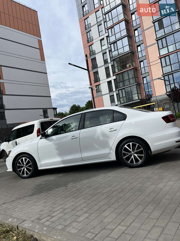 Седан Volkswagen Jetta 2015 в Луцке