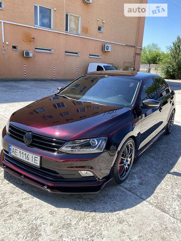 Седан Volkswagen Jetta 2015 в Днепре