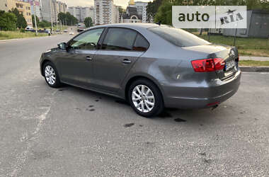 Седан Volkswagen Jetta 2010 в Новояворовске