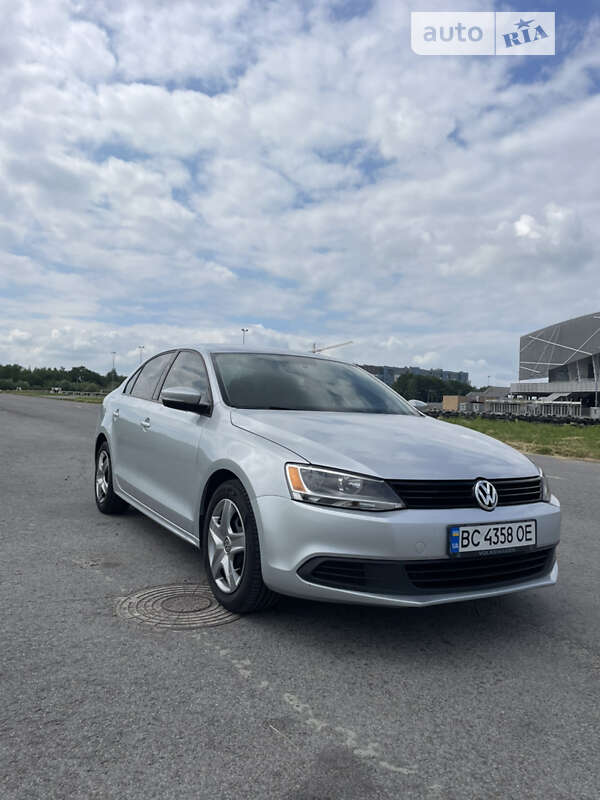 Седан Volkswagen Jetta 2014 в Львове