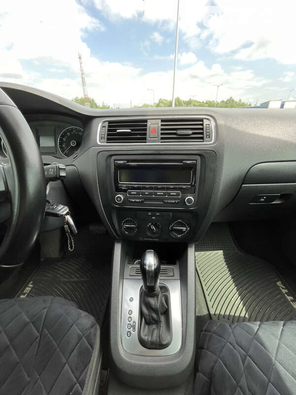 Седан Volkswagen Jetta 2014 в Львове