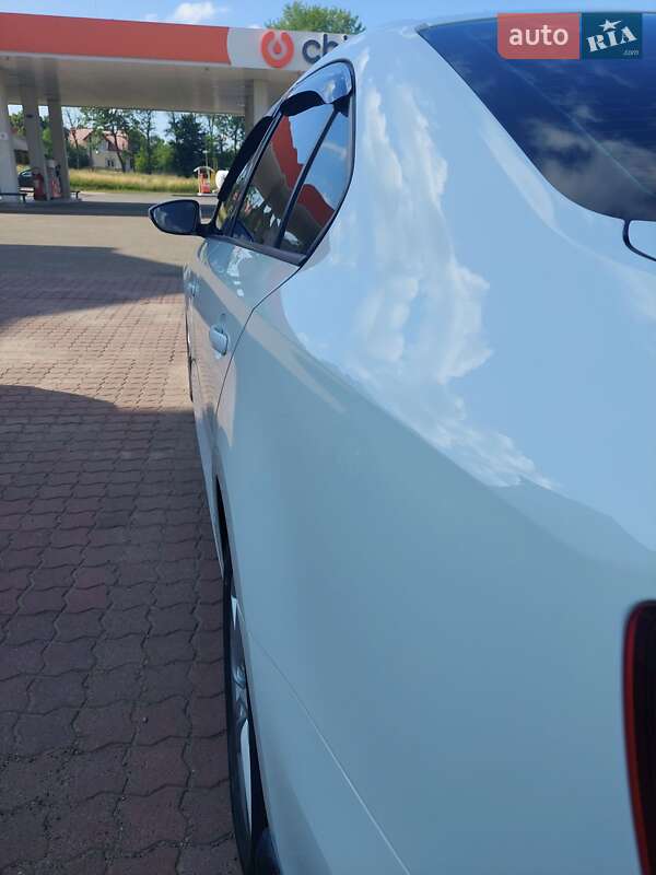 Седан Volkswagen Jetta 2016 в Мостиске