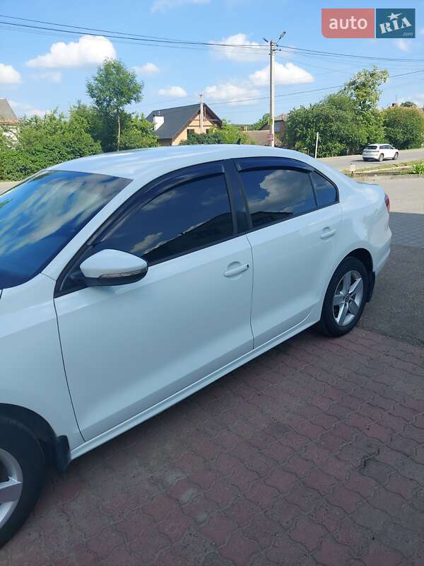 Седан Volkswagen Jetta 2016 в Мостиске