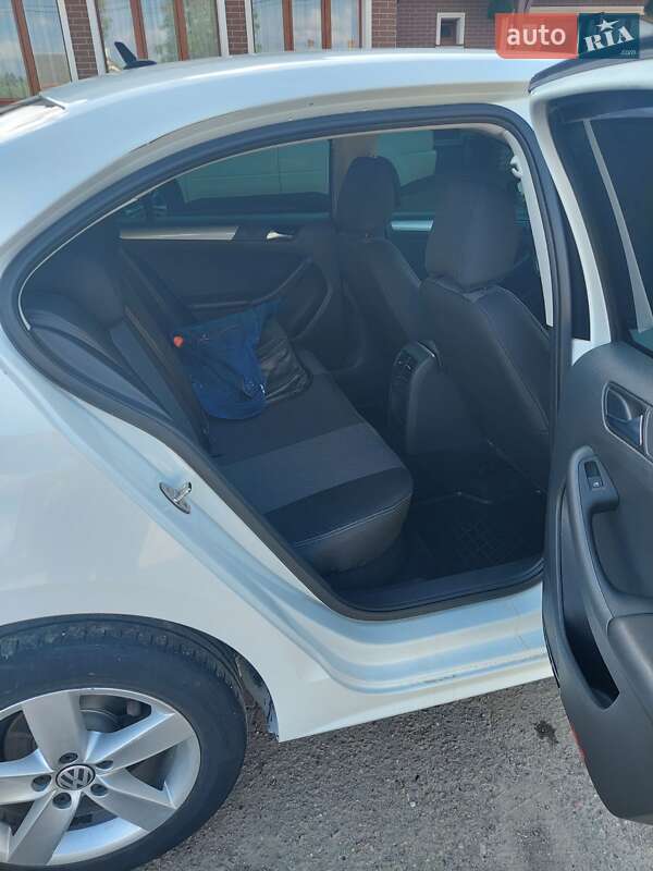 Седан Volkswagen Jetta 2016 в Мостиске