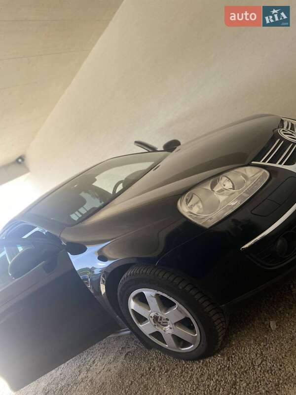 Седан Volkswagen Jetta 2006 в Хусте