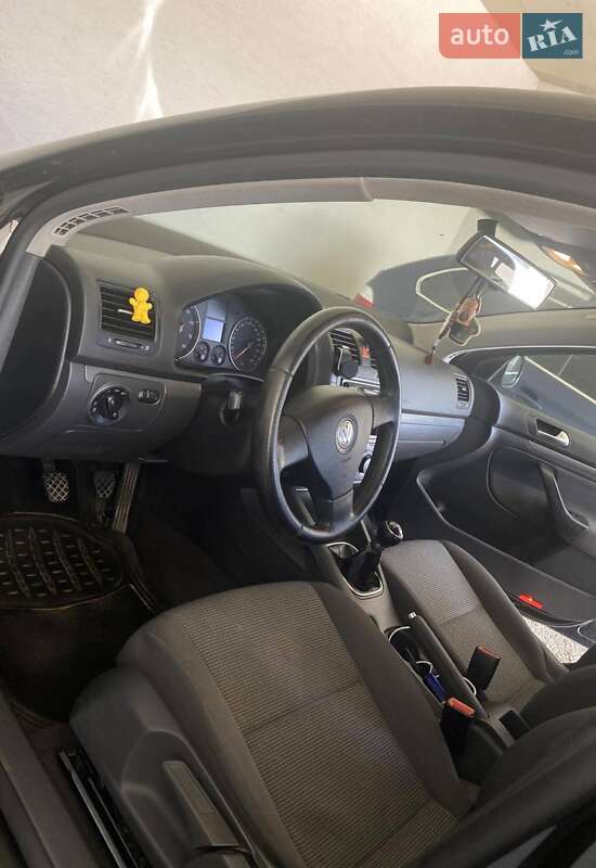 Седан Volkswagen Jetta 2006 в Хусте