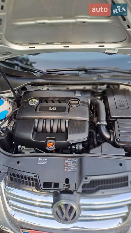 Седан Volkswagen Jetta 2006 в Хмельницькому