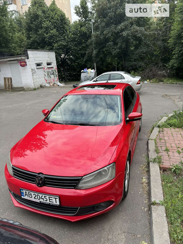 Седан Volkswagen Jetta 2013 в Києві