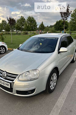 Седан Volkswagen Jetta 2010 в Ірпені