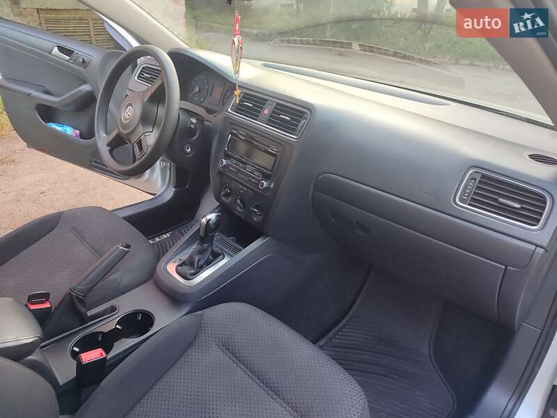 Седан Volkswagen Jetta 2014 в Ивано-Франковске