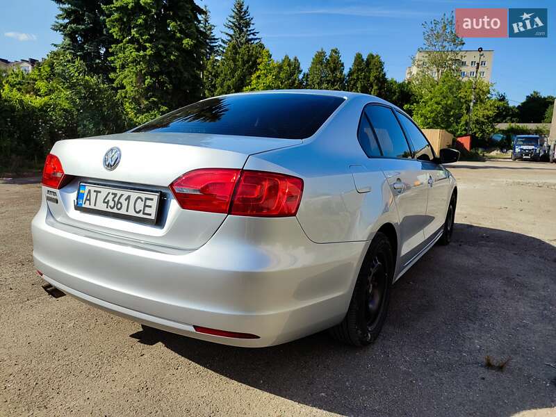 Седан Volkswagen Jetta 2014 в Ивано-Франковске