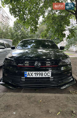 Седан Volkswagen Jetta 2015 в 