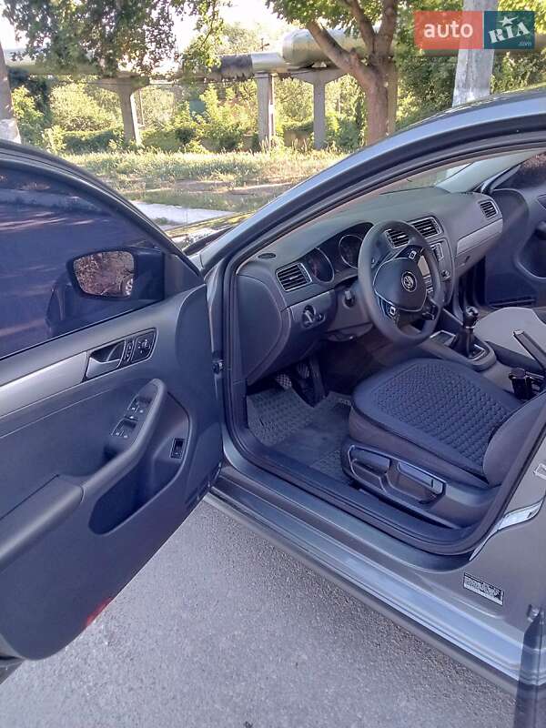 Седан Volkswagen Jetta 2016 в Кропивницком