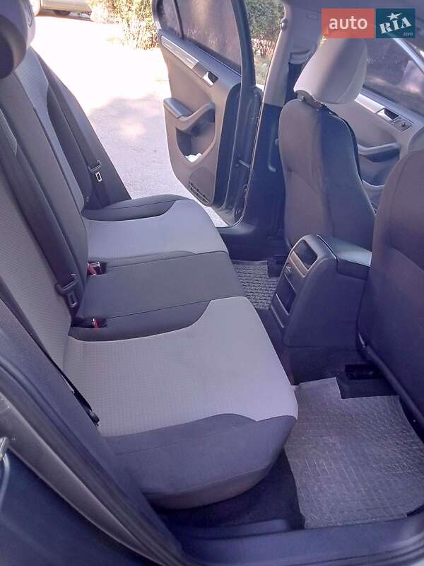 Седан Volkswagen Jetta 2016 в Кропивницком