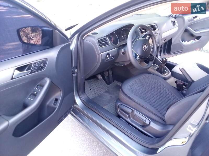 Седан Volkswagen Jetta 2016 в Кропивницком
