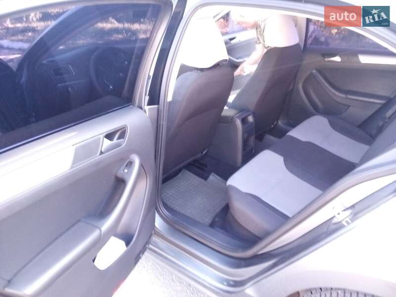 Седан Volkswagen Jetta 2016 в Кропивницком