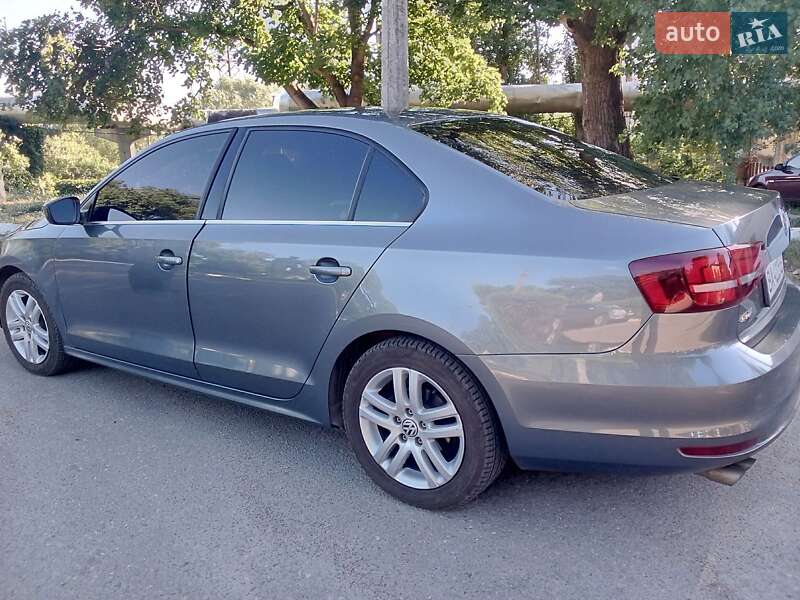 Седан Volkswagen Jetta 2016 в Кропивницком