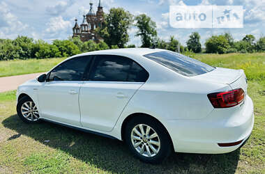 Седан Volkswagen Jetta 2013 в Лохвиці