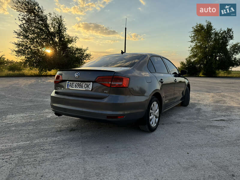 Седан Volkswagen Jetta 2015 в Кривом Роге