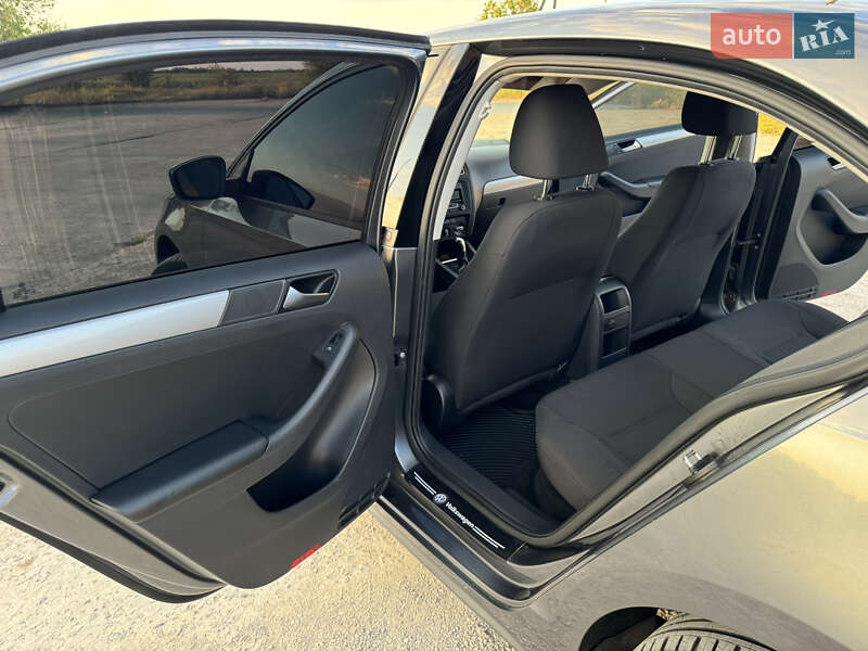 Седан Volkswagen Jetta 2015 в Кривом Роге