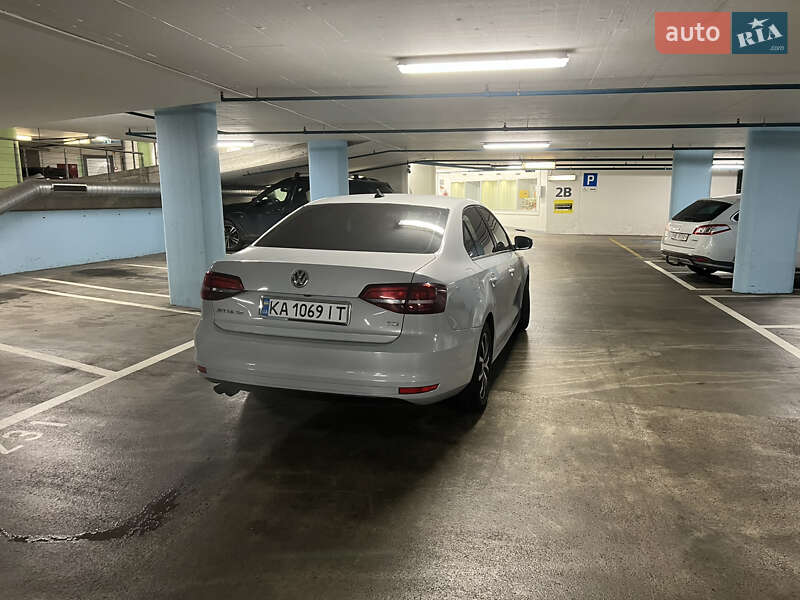 Седан Volkswagen Jetta 2016 в Киеве