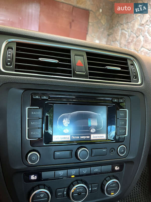 Седан Volkswagen Jetta 2013 в Тернополі