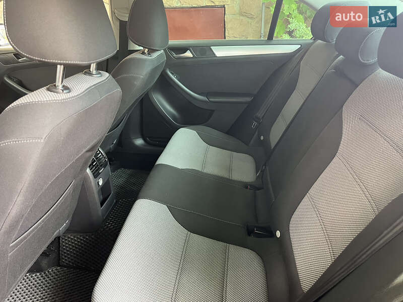 Седан Volkswagen Jetta 2013 в Тернополі
