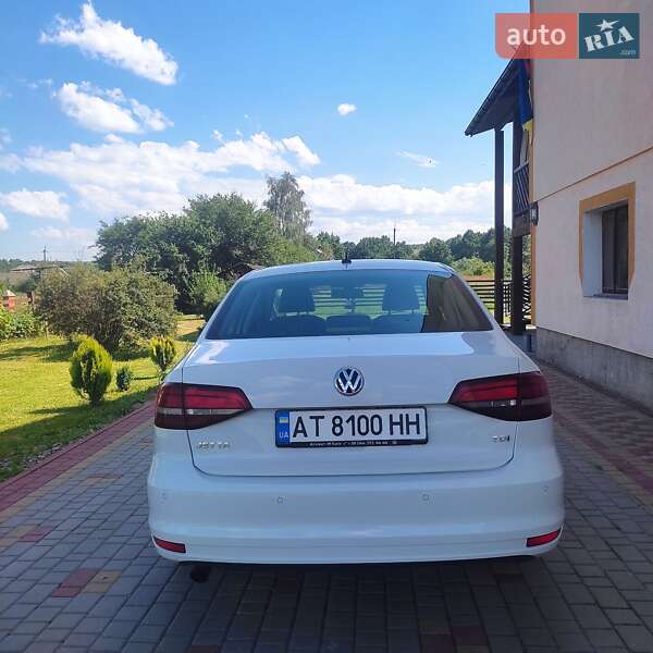 Седан Volkswagen Jetta 2016 в Калуше