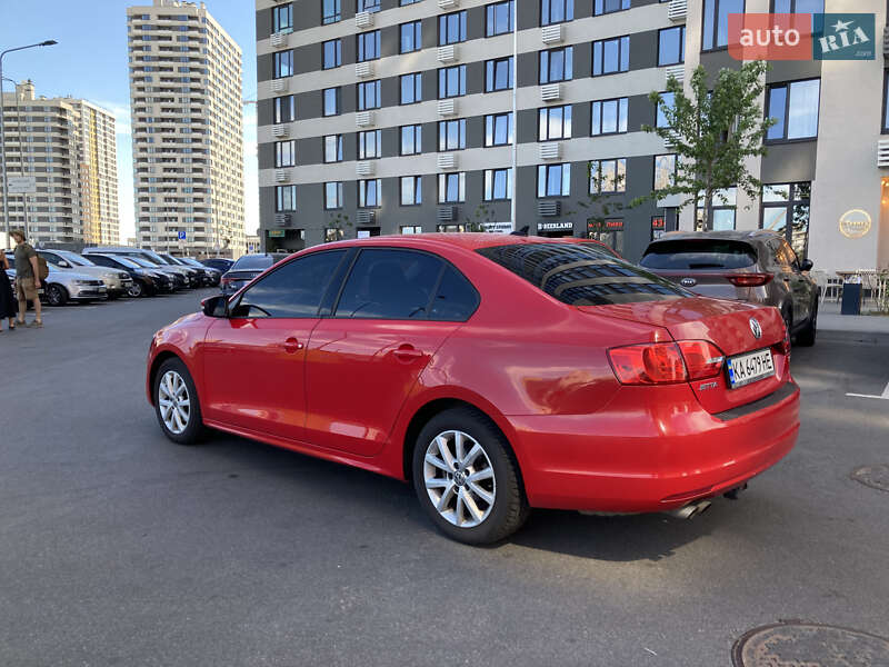 Седан Volkswagen Jetta 2014 в Києві