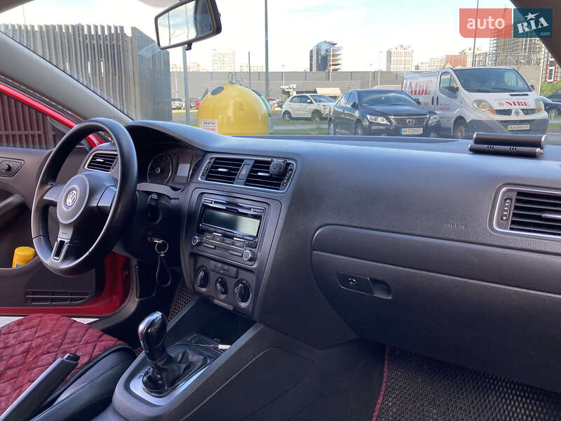 Седан Volkswagen Jetta 2014 в Києві