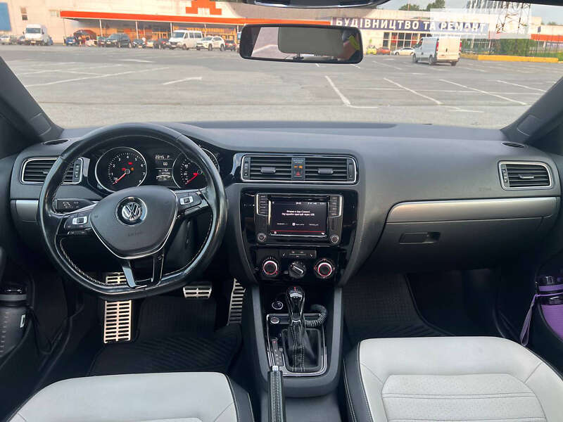 Седан Volkswagen Jetta 2017 в Ужгороде