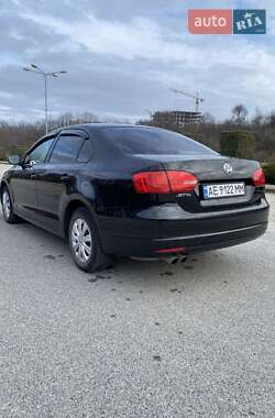 Седан Volkswagen Jetta 2012 в 