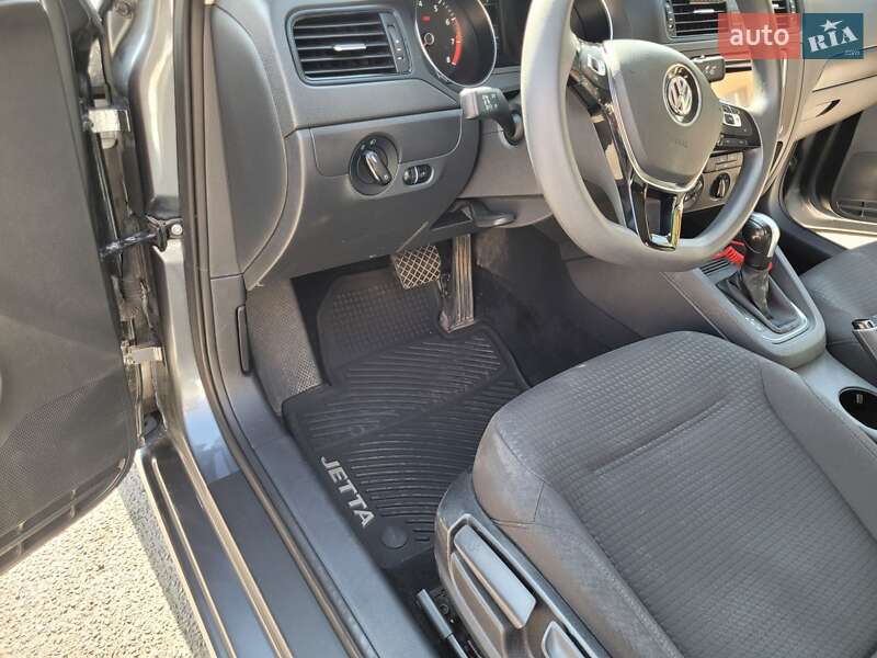 Седан Volkswagen Jetta 2015 в Полтаві