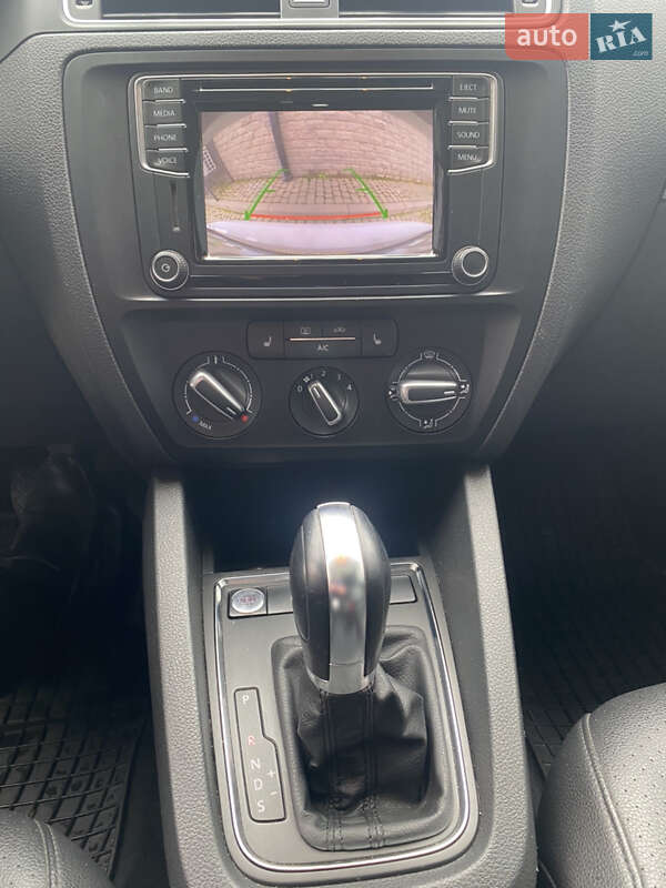 Седан Volkswagen Jetta 2017 в Львове