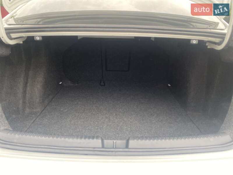 Седан Volkswagen Jetta 2017 в Львове