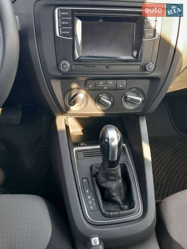 Седан Volkswagen Jetta 2017 в Львові