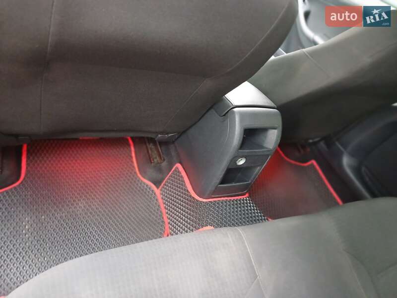 Седан Volkswagen Jetta 2014 в Львове