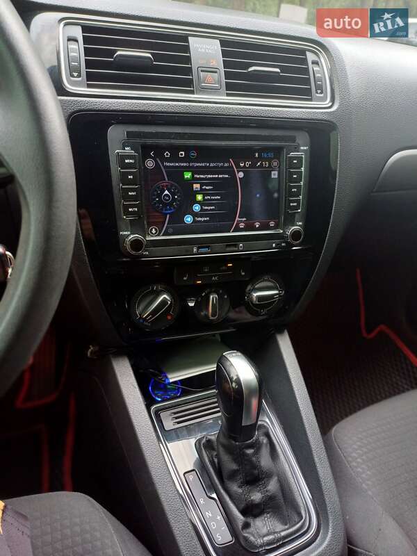 Седан Volkswagen Jetta 2014 в Львове