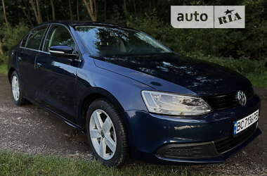 Седан Volkswagen Jetta 2013 в Львові