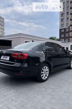 Седан Volkswagen Jetta 2016 в Хмельницькому