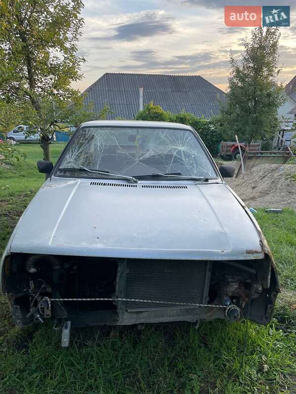 Седан Volkswagen Jetta 1987 в Колинковцах
