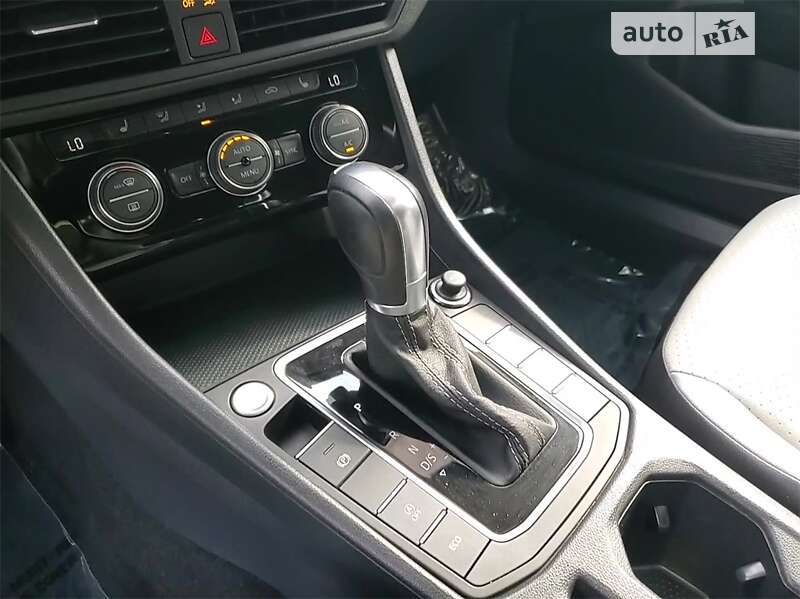 Седан Volkswagen Jetta 2019 в Львові