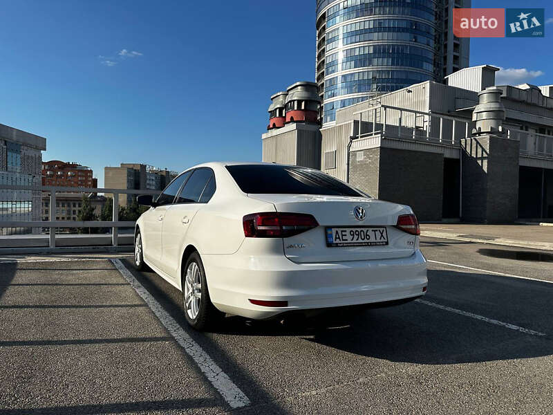 Седан Volkswagen Jetta 2017 в Дніпрі
