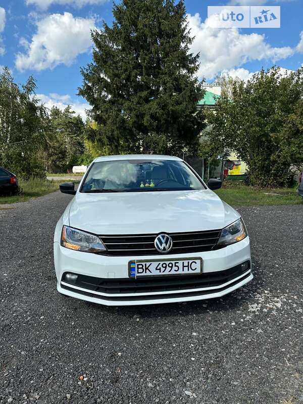 Седан Volkswagen Jetta 2015 в Вараші