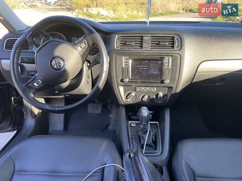Седан Volkswagen Jetta 2017 в Львове