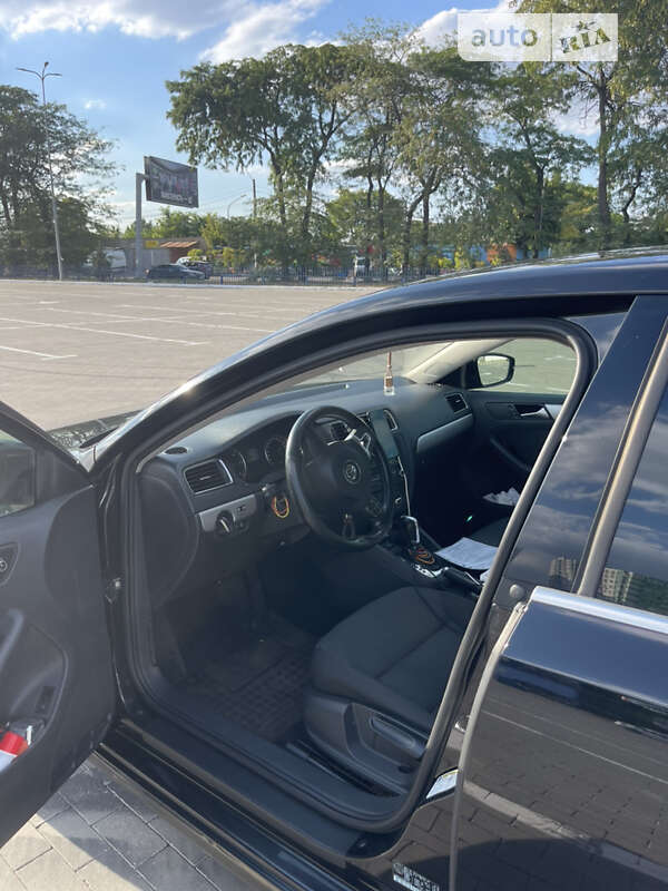 Седан Volkswagen Jetta 2012 в Одесі