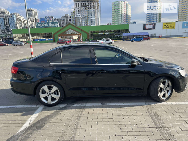 Седан Volkswagen Jetta 2012 в Одесі