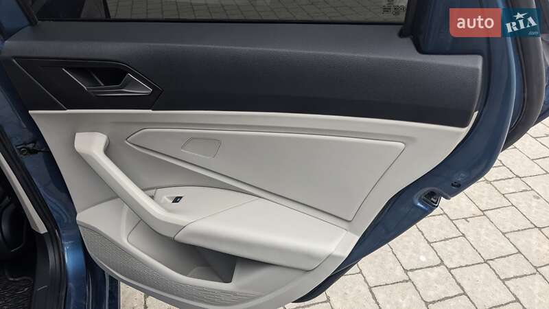 Седан Volkswagen Jetta 2019 в Стрые