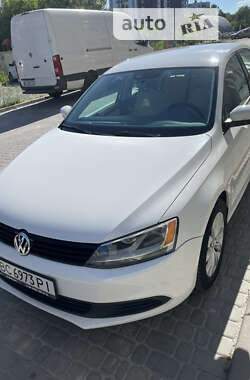 Седан Volkswagen Jetta 2012 в Львові